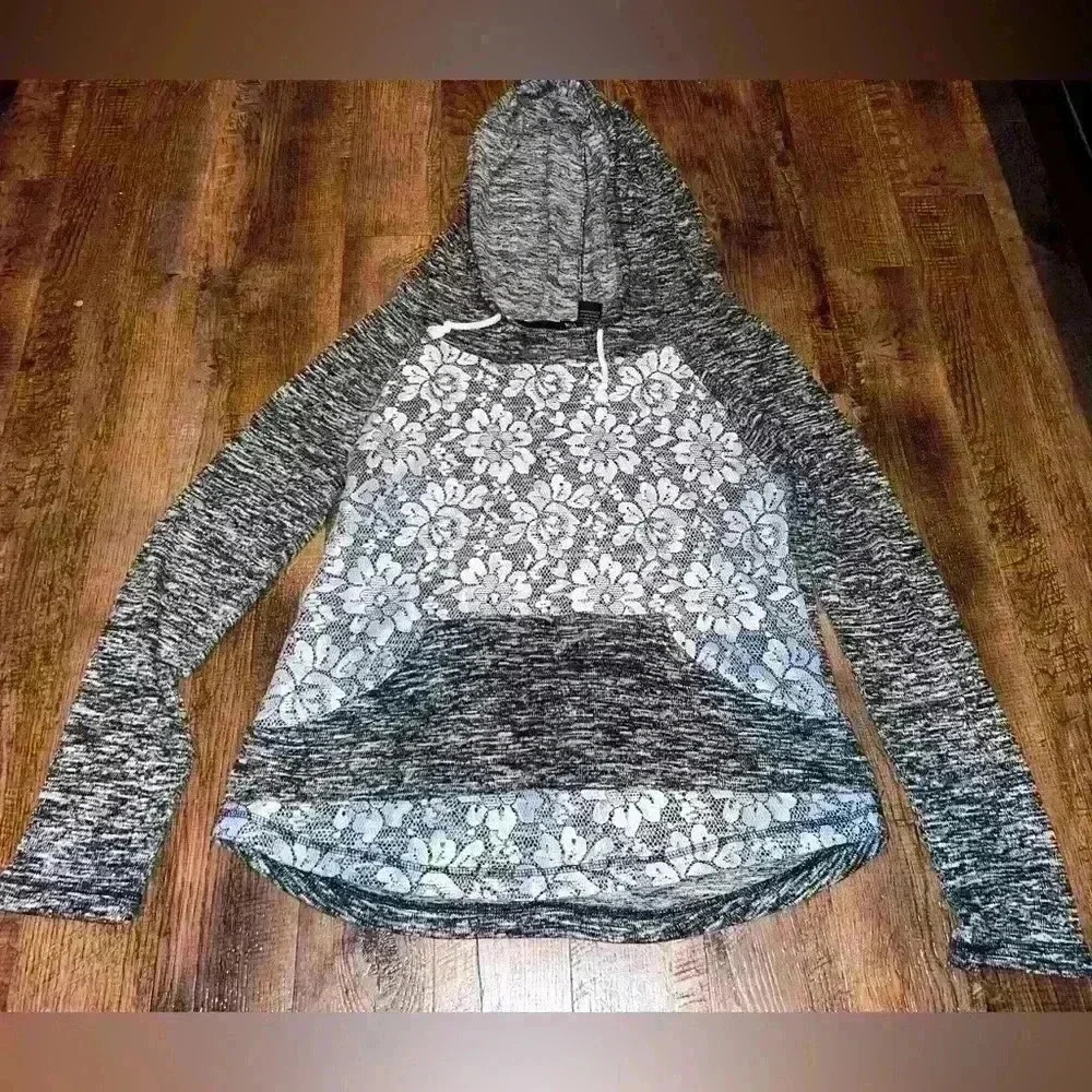Miss chievous women’s hoodie lace front - size L